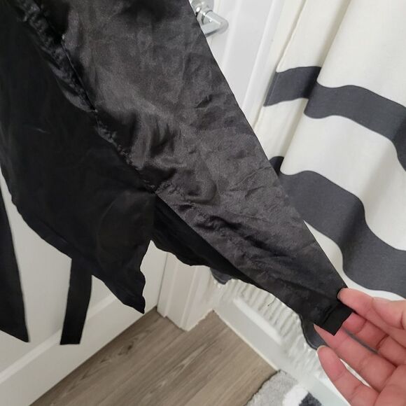 Black silky robe sz medium - Picture 7 of 7